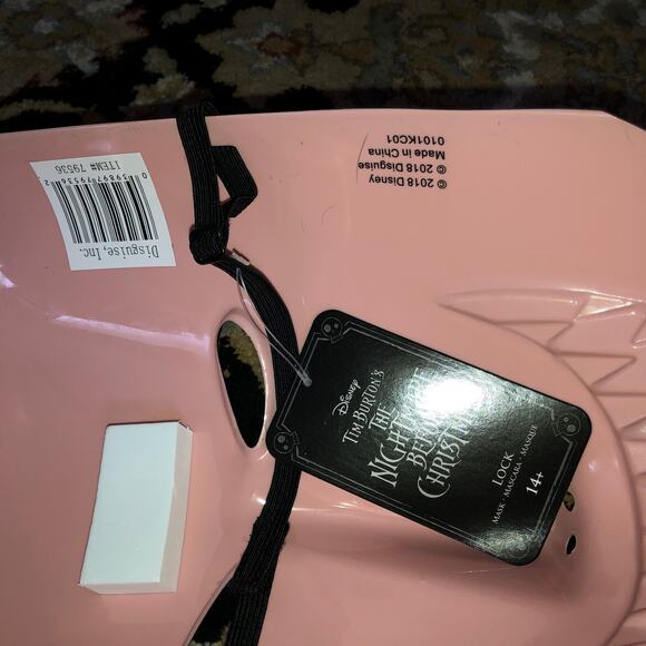 NIGHTMARE BEFORE CHRISTMAS MASK  LOCK NEW - Picture 3 of 4